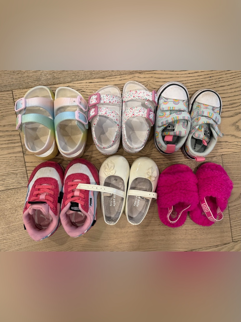 UGG Toddlers' Fluff Yeah Slide Kids Shoes Pink & White Size 4 Bundle